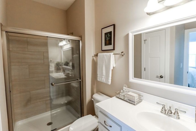 luxury-clean-2-bedroom-2-full-bath-near-metro-furnished-big-5
